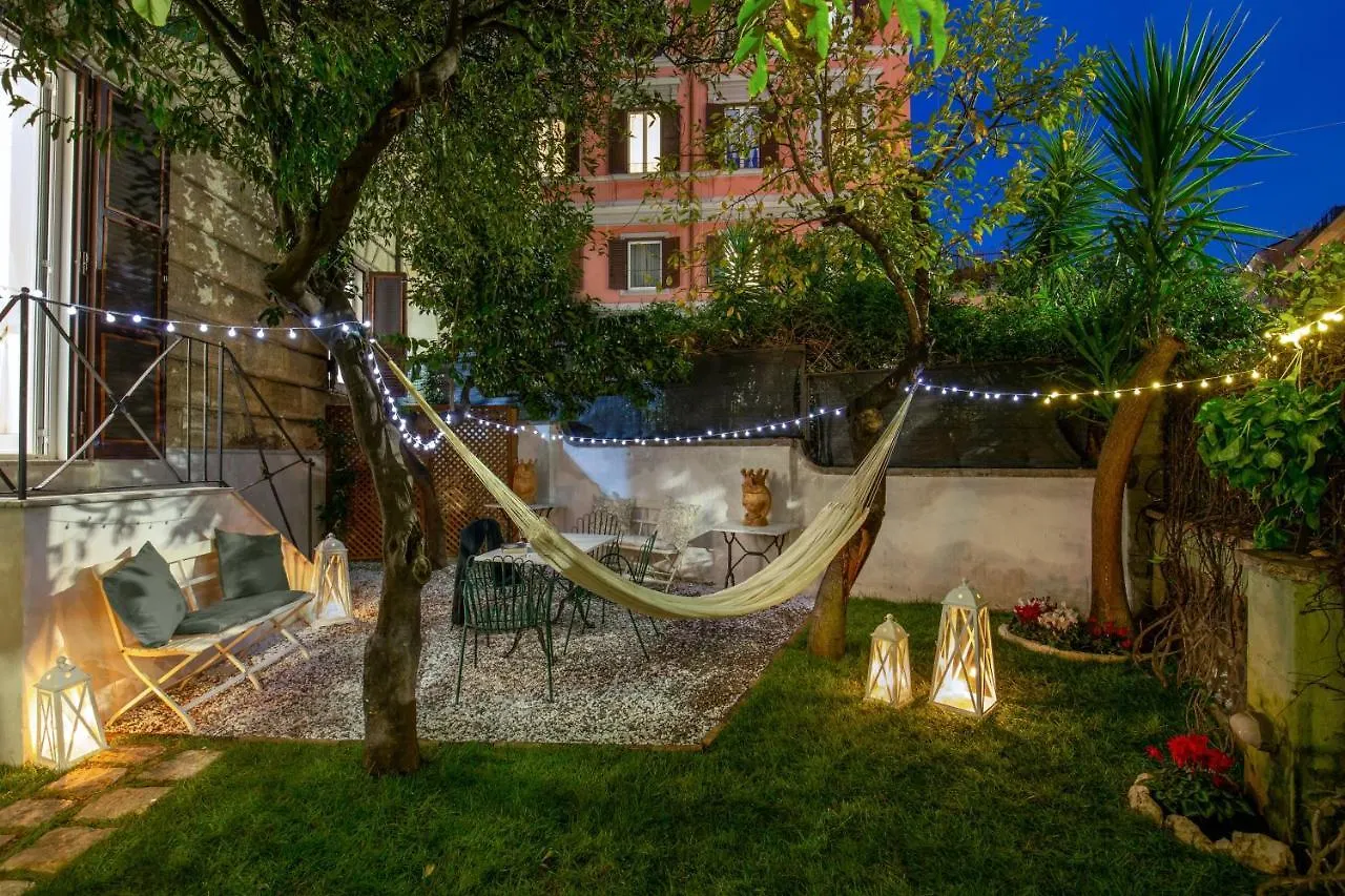 Secret Garden - Amazing Loft In The Imperial Rome Apartment